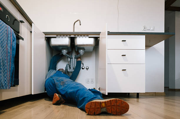 Professional Plumbing technician working in Richland, MO